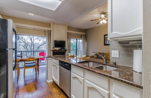Westgate House | South Austin Retreat! Nature, Fully Stocked, Pet Friendly