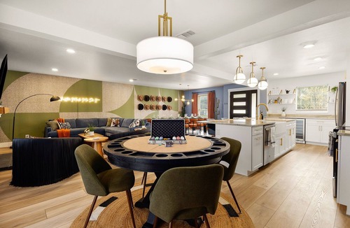 Austin House | South Austin Retreat w/Pickleball, Pool, GameRoom, MiniGolf, Poker - Sleeps 18!