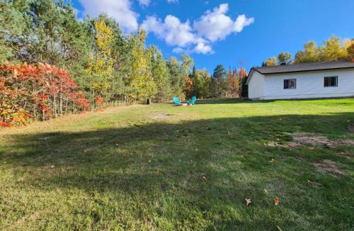 Hastings Highlands House | South Baptiste Lake View | Boat Launch | Game Room