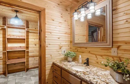 Doniphan Cabin | South Beach Resort