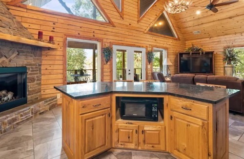 Doniphan Cabin | South Beach Resort