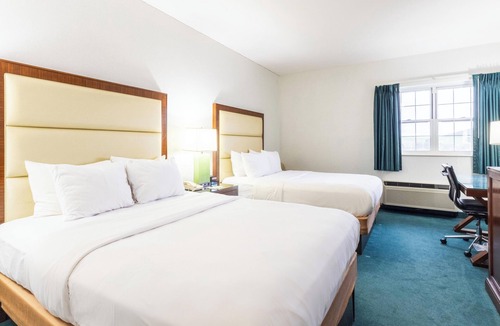 Sunrise Summit Hotel | South Branch Inn Romney