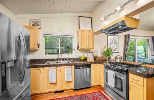 South Burlingame House | South Burlingame Hideaway