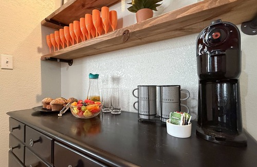 Sayles Blvd. Area House | South by South Eleventh | 3-Bed 2-Bath