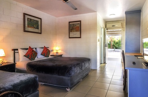 Woree Hotel | South Cairns Resort