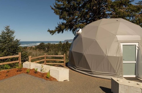 Tierra Del Mar Cabin | South Cape Dome - Accessible - Sleeps 4 - w/SHARED Luxury Bathhouse Access