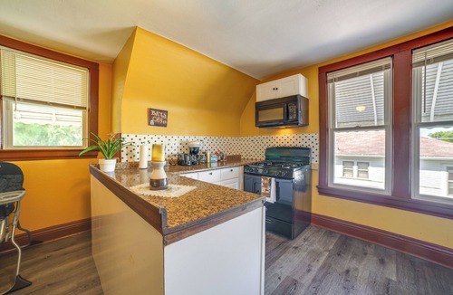 South Chicago Heights Apartment | South Chicago Heights Apt: Pets Welcome!