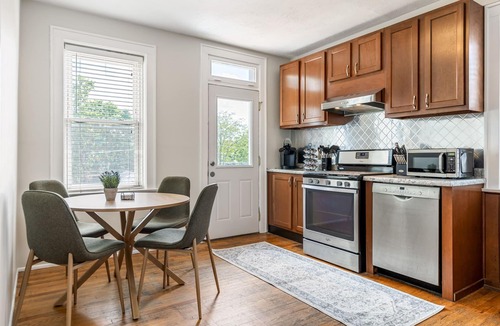 Lindenwood Park Apartment | South City Parkside Retreat
