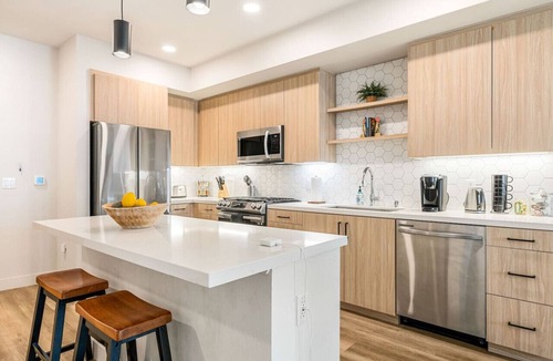 Santa Ana Heights Apartment | South Coast Modern: 2BD Gem | Pool, Gym + Parking