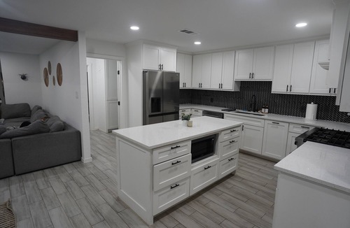 East Congress House | South Congress Commons - Sleeps 10