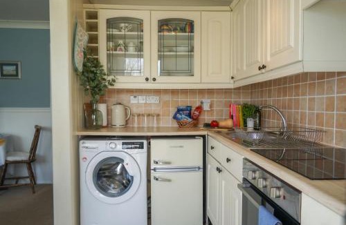 Galmpton House | South Devon - River Dart Views - Free Parking - Pet Friendly