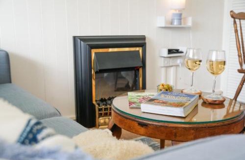 Galmpton House | South Devon - River Dart Views - Free Parking - Pet Friendly