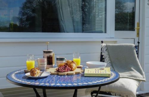 Galmpton House | South Devon - River Dart Views - Free Parking - Pet Friendly