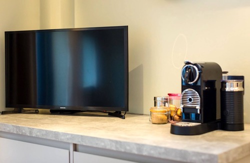 Meads Apartment | South Downs Studio - bijou hikers hideaway