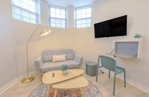 Prudential - St. Botolph Apartment | South End Studio Close to Hospitals!