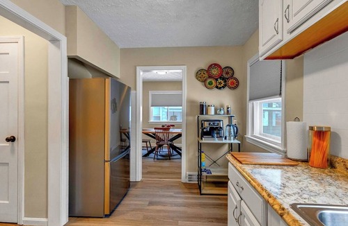 South Euclid House | South Euclid 3BR Cozy Home — Near Clinic