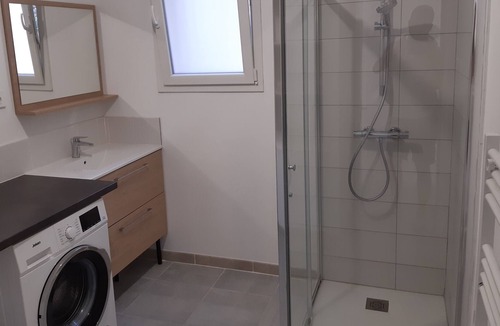 Villelaure Apartment | South-facing 2-bedroom apartment near the center of the village