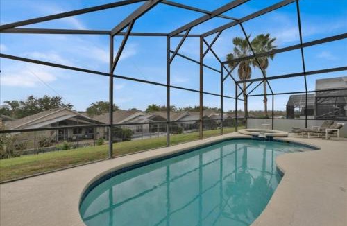 Highgate Park House | South Facing 4 Br Spacious Pool Home