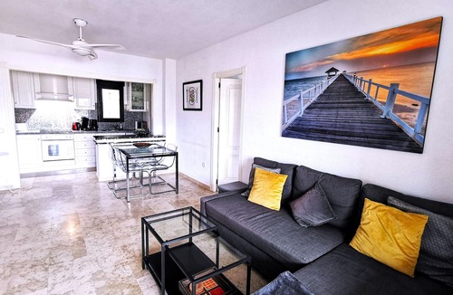 Orihuela Costa Apartment | South Facing Apartment renovated in 2024, Wifi, TV, close to everything.