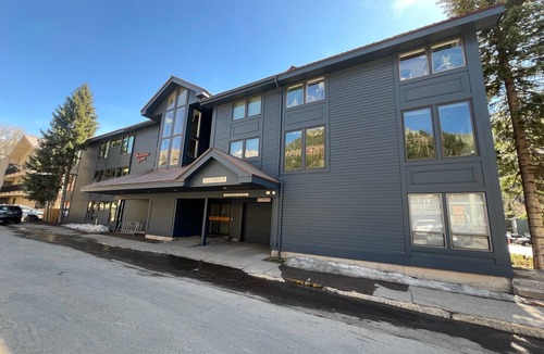 Telluride Condo | South facing condo close to ski access, groceries, shops and restaurants