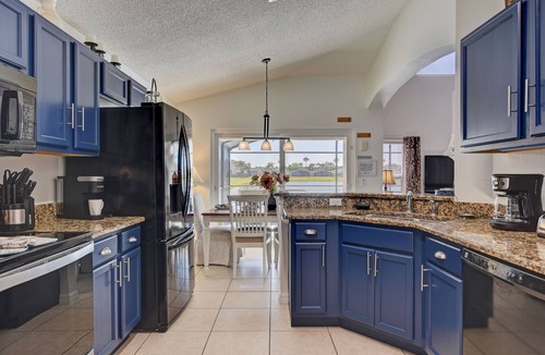 Lake Berkley House | South facing pool,spa, communal pool, interior games room, Wifi, monitored alarm