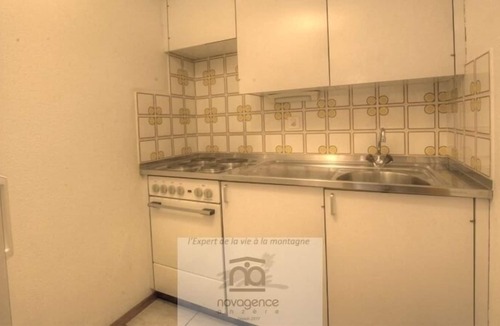 Monteiller Apartment | South facing studio with balcony, 1 double bed, 1 bathroom/WC, sofas, chimney and TV. The closed kit