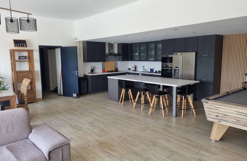 Saint-Helen Villa | South-facing villa