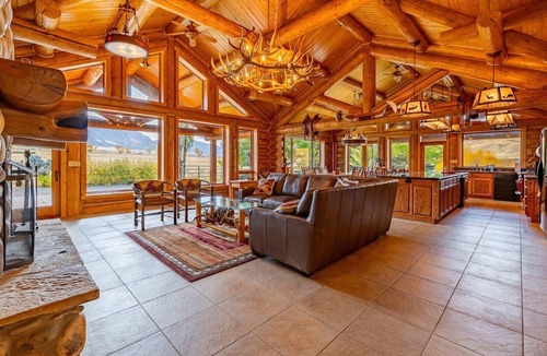 Wapiti House | South Fork River Ranch- Private Fishing Pond, Direct River Access, Custom Amenities