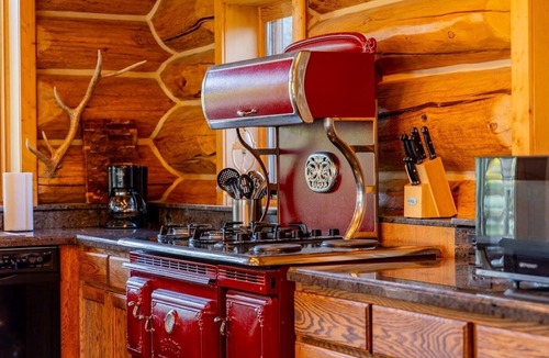 Wapiti House | South Fork River Ranch- Private Fishing Pond, Direct River Access, Custom Amenities
