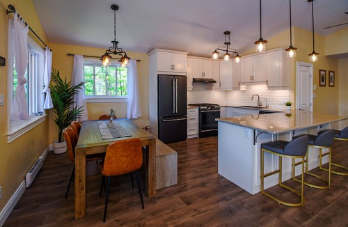 Frontenac Cottage | South Frontenac Battersea Dog Lake