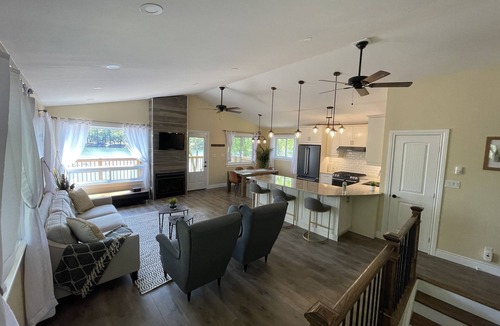Frontenac Cottage | South Frontenac Battersea Dog Lake
