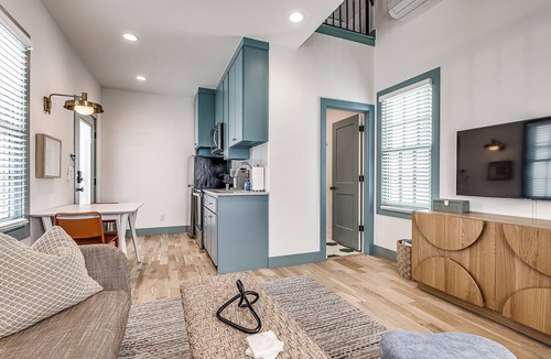 Eufaula Cottage | South Gable- Cozy Bunkhouse Retreat with Pool plus Hot Tub at Carlton Landing