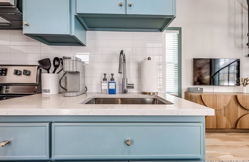 Eufaula Cottage | South Gable- Cozy Bunkhouse Retreat with Pool plus Hot Tub at Carlton Landing