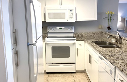 Arcadian Shores Condo | South Hampton 305-Bathrooms Recently Updated