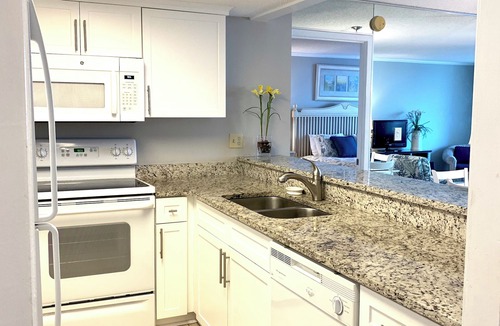 Arcadian Shores Condo | South Hampton 305-Bathrooms Recently Updated