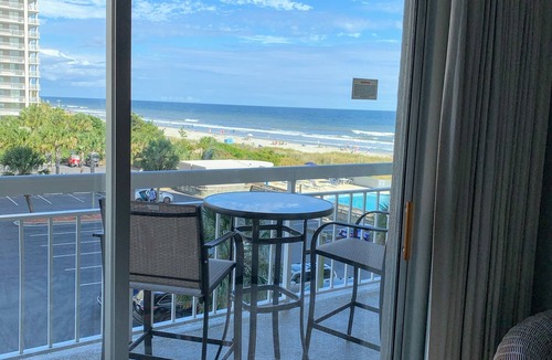 Arcadian Shores Condo | South Hampton 305-Bathrooms Recently Updated