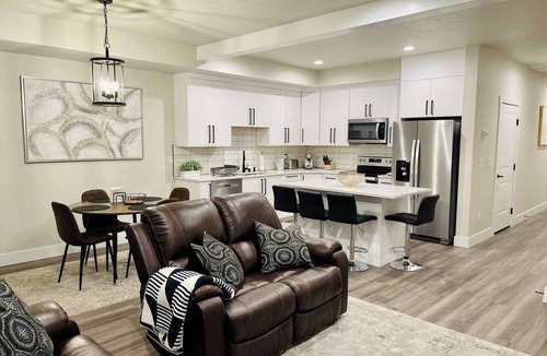 Lincoln Heights House | South Hill Luxury Getaway