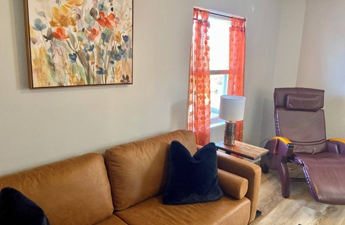 Marlton Apartment | South Jersey Suburban Hideaway