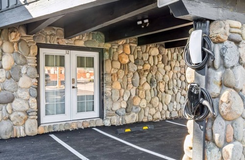 Lakeside Park Apartment | South Lake Chalet #3