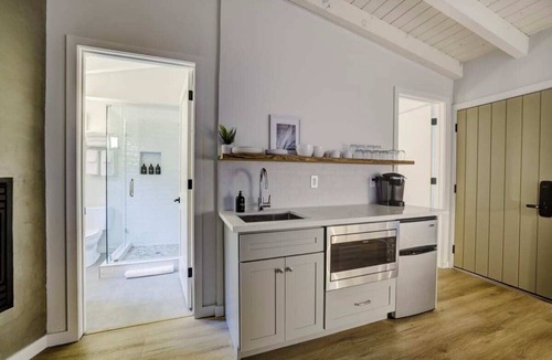 Lakeside Park Apartment | South Lake Chalet #5