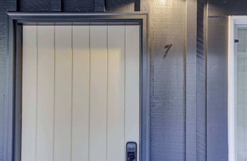 Lakeside Park Apartment | South Lake Chalet #7
