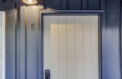 Lakeside Park Apartment | South Lake Chalet #8