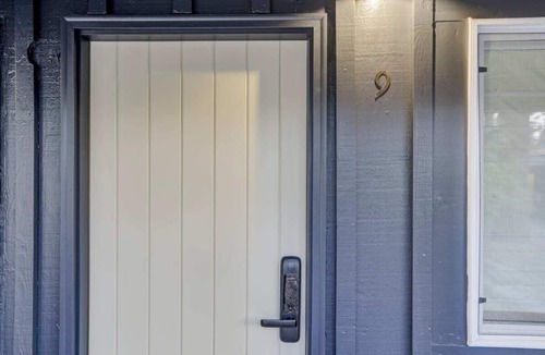 Lakeside Park Apartment | South Lake Chalet #9
