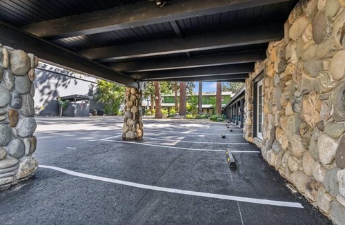 Lakeside Park Apartment | South Lake Chalet #10