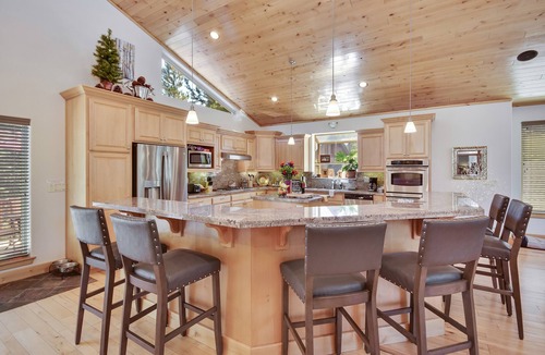 North Upper Truckee House | South Lake Tahoe Roth Mountain Retreat