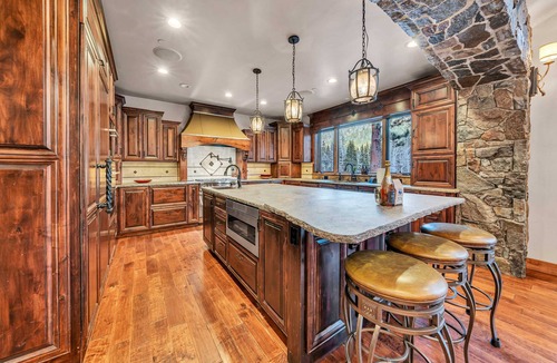Christmas Valley House | South Lake Tahoe Escape - Private Hot Tub + Pool