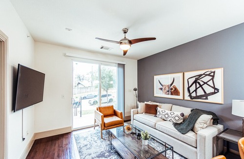 South Lamar Apartment | South Lamar Modern Apartment
