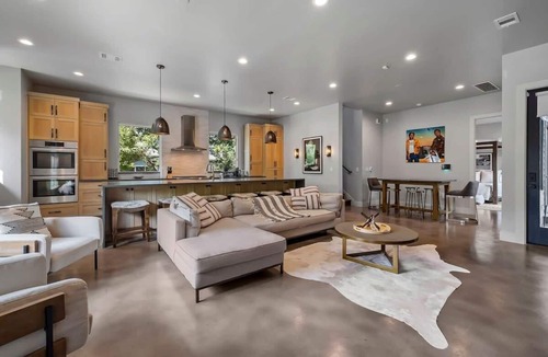 South Lamar House | South Lamar Wellness Haven/Sauna/Hot Tub/BBQ