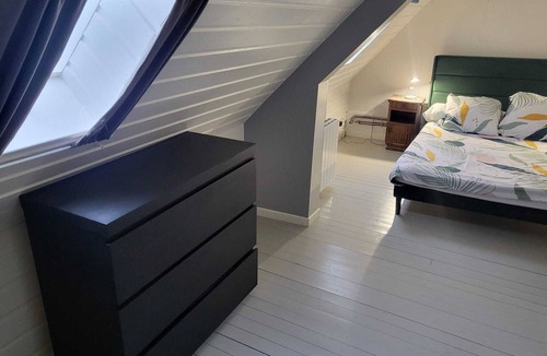 Saint-Valery-sur-Somme Bed & Breakfast | “South Loft Room” – Sunny Comfort Under the Beams