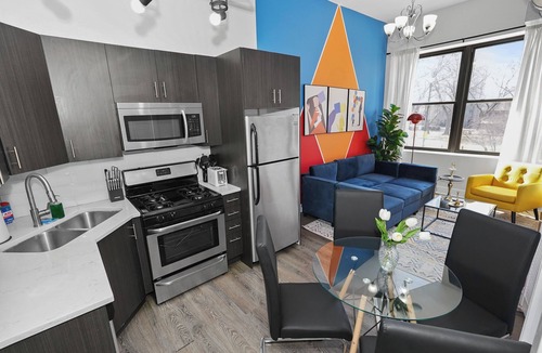 Near South Side Hotel | South Loop 2BR smoking allowed/McCormick Place